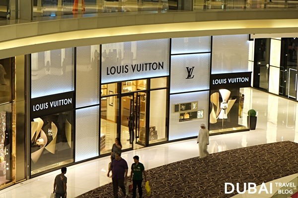 Strolling at the Fashion Avenue in The Dubai Mall | Dubai Travel Blog