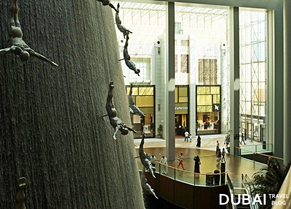 human waterfalls the dubai mall