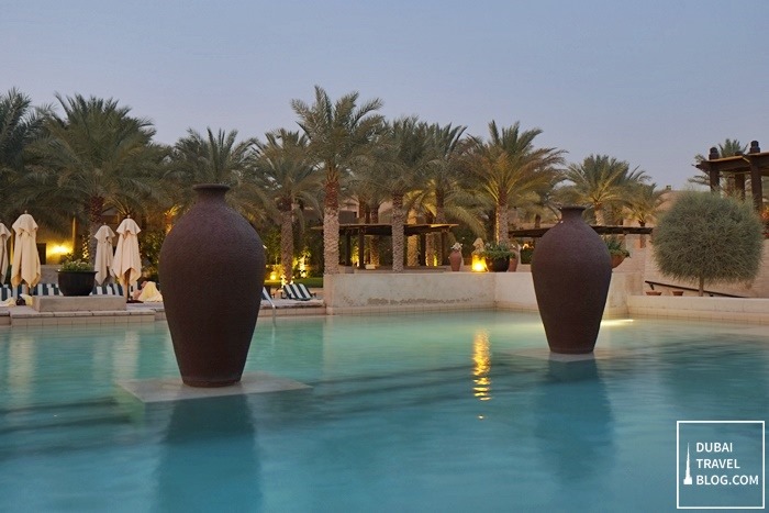 infinity pool in bab al shams dubai