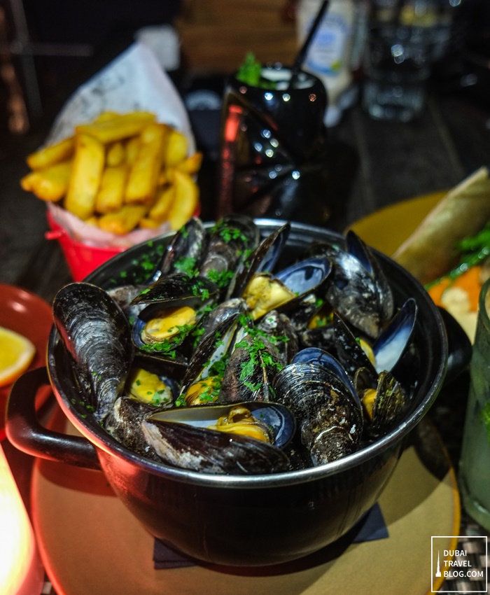 tap house dubai steamed mussels with fries