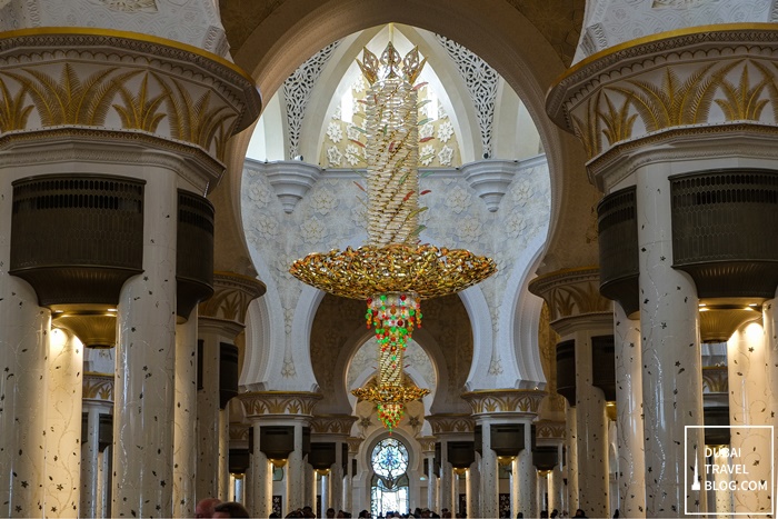 chandelier mosque abu dhabi