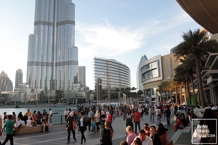 dubai burj lake crowd