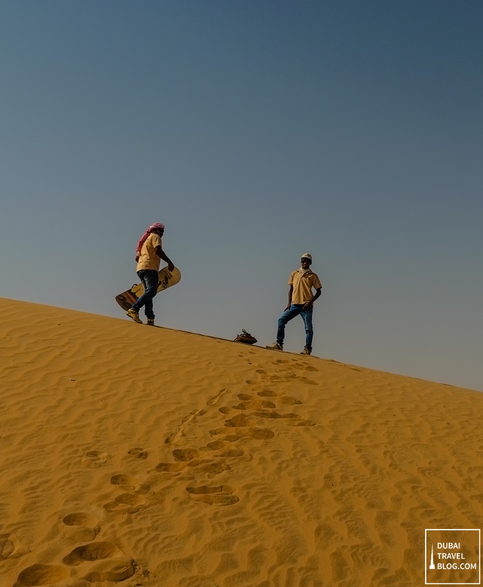 sandboarding-al-faqa-desert