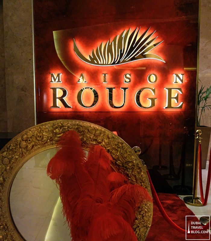 maison rouge entrance