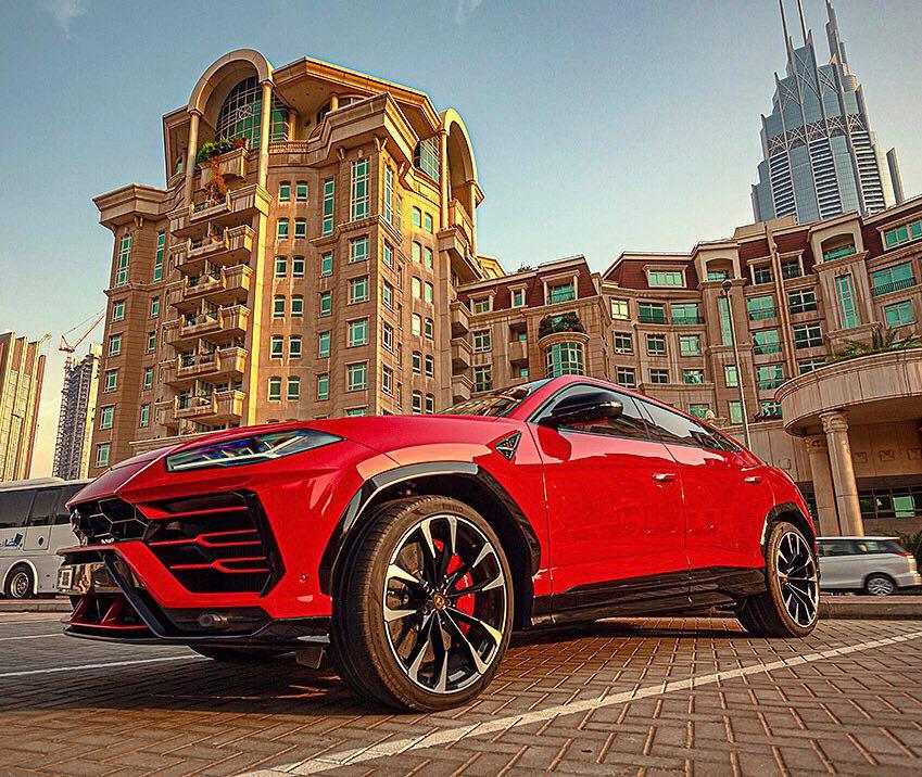 Dubai as a perfect place to drive a Lamborghini