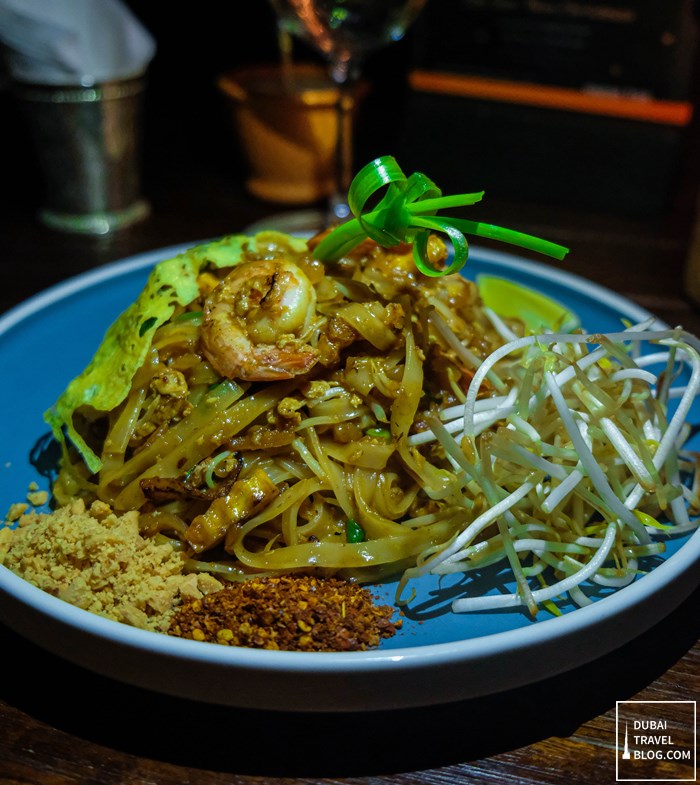 phad thai noodles mango tree thai bistro