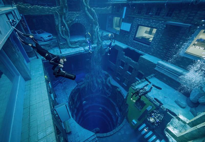 dubai deep dive in worlds deepest swimming pool