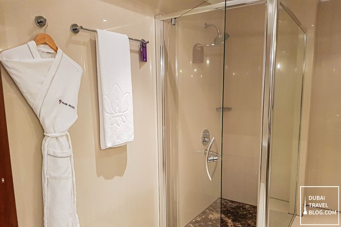 hotel Park Regis Kris Kin shower