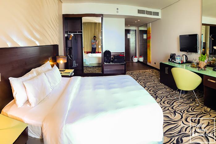 radisson blu yas island king bed