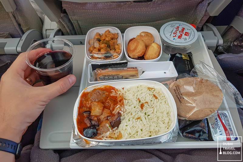food in emirates plane dubai to istanbul
