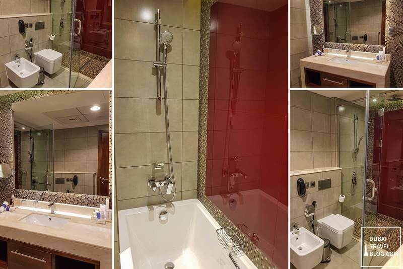 radisson blu hotel dubai waterfront bathroom