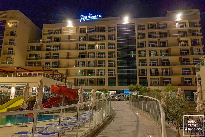 radisson resort ras al khaimah marjan island at night