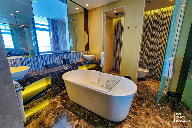 bathtub and bathroom at grand hyatt abu dhabi