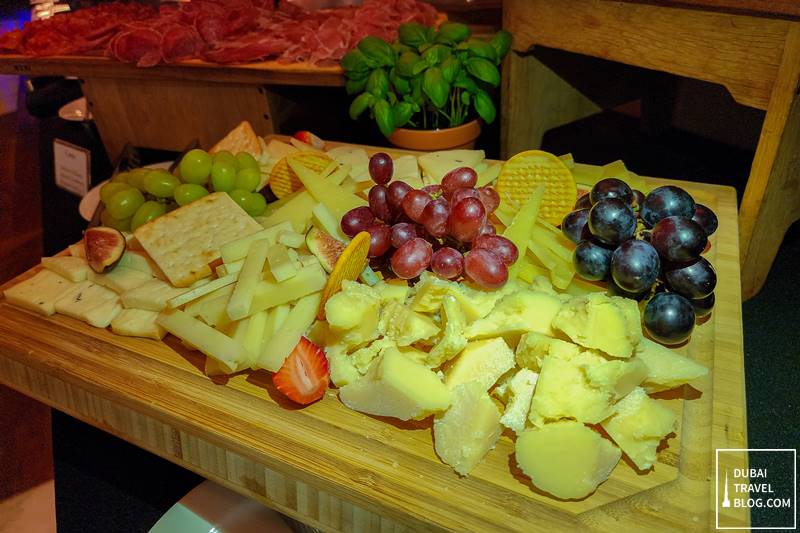 plateau de fromages au Certo Dubaï