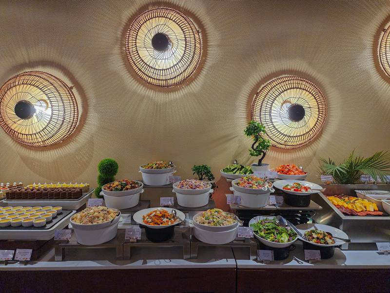 alloro restaurant buffet theme night
